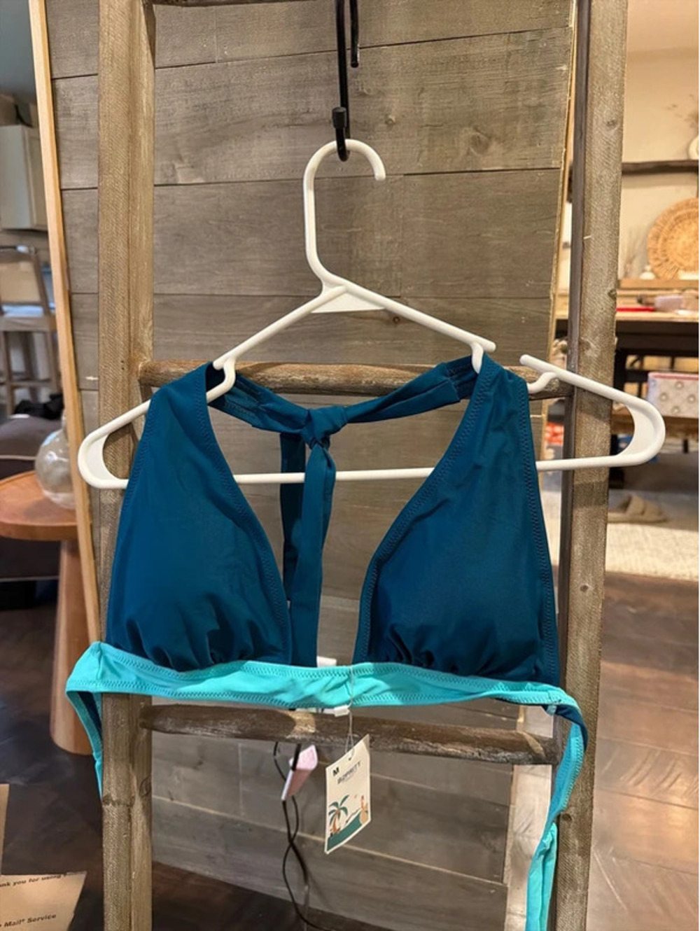 Bikini‎ - Picture 3 of 3